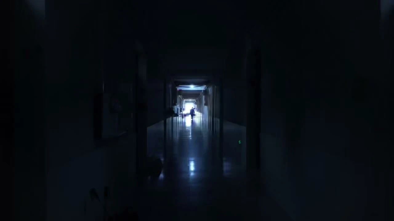 廊间冷暖